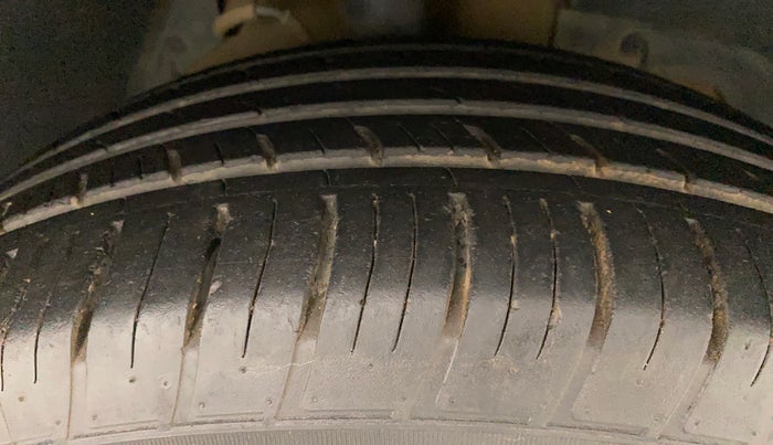 2018 Mahindra XUV500 W11 (O) AT, Diesel, Automatic, 52,673 km, Right Front Tyre Tread