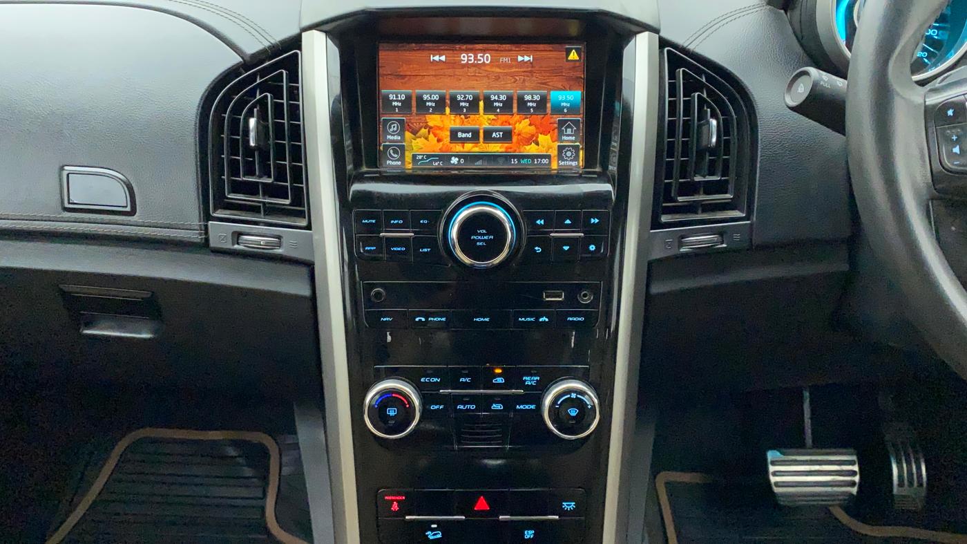 2018 Mahindra XUV500 W11 (O) AT, Diesel, Automatic, 52,673 km, Air Conditioner