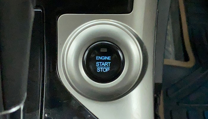 2018 Mahindra XUV500 W11 (O) AT, Diesel, Automatic, 52,673 km, Keyless Start/ Stop Button