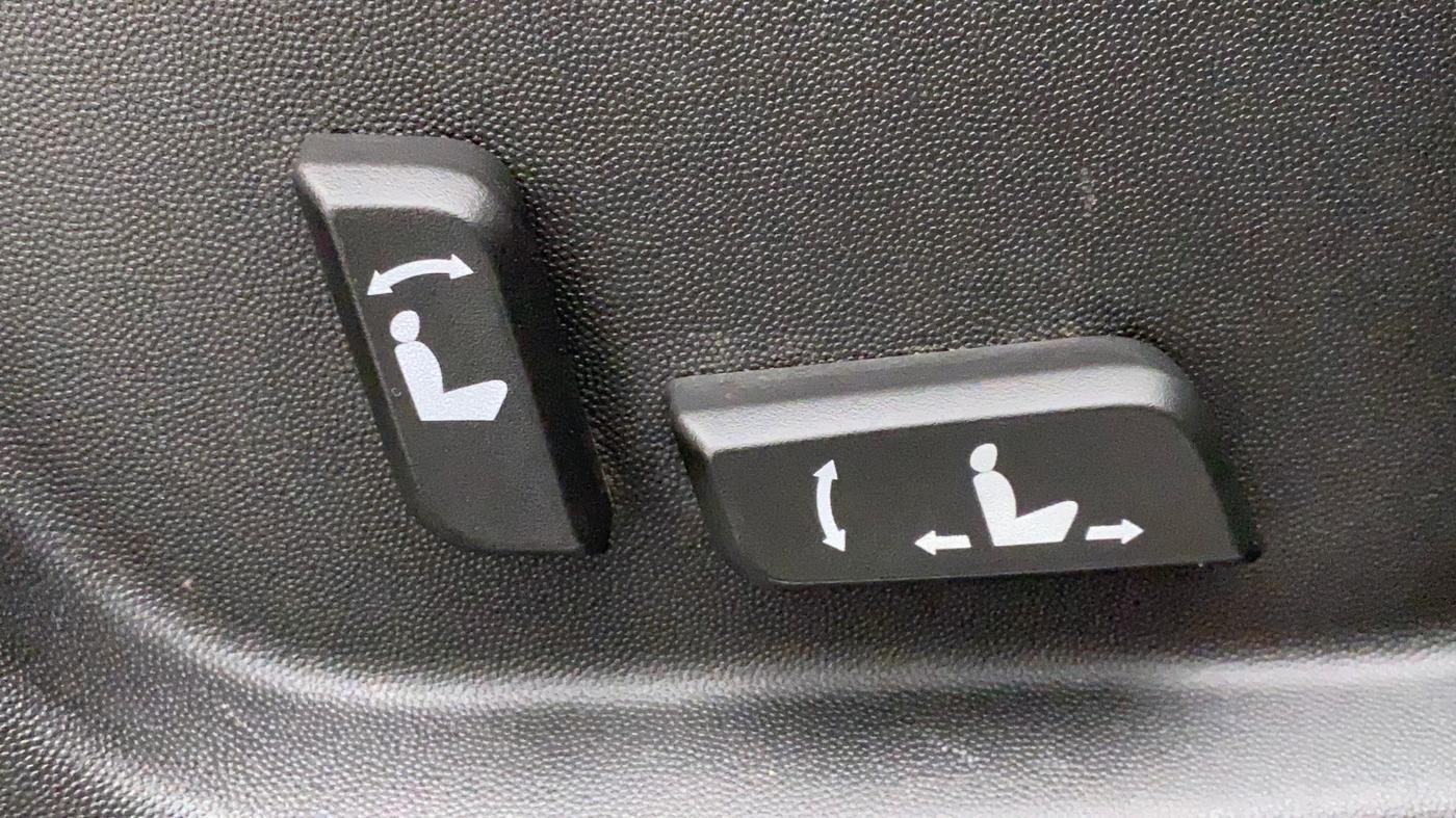 2018 Mahindra XUV500 W11 (O) AT, Diesel, Automatic, 52,673 km, Driver Side Adjustment Panel