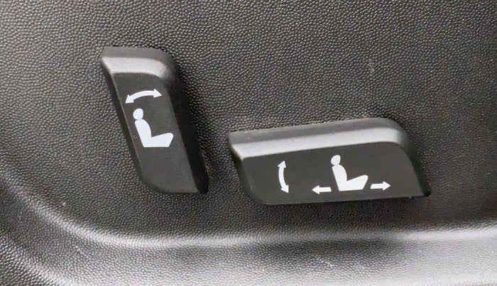 2018 Mahindra XUV500 W11 (O) AT, Diesel, Automatic, 52,673 km, Driver Side Adjustment Panel