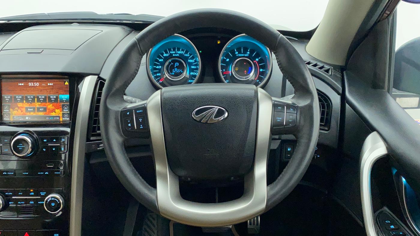 2018 Mahindra XUV500 W11 (O) AT, Diesel, Automatic, 52,673 km, Steering Wheel Close Up