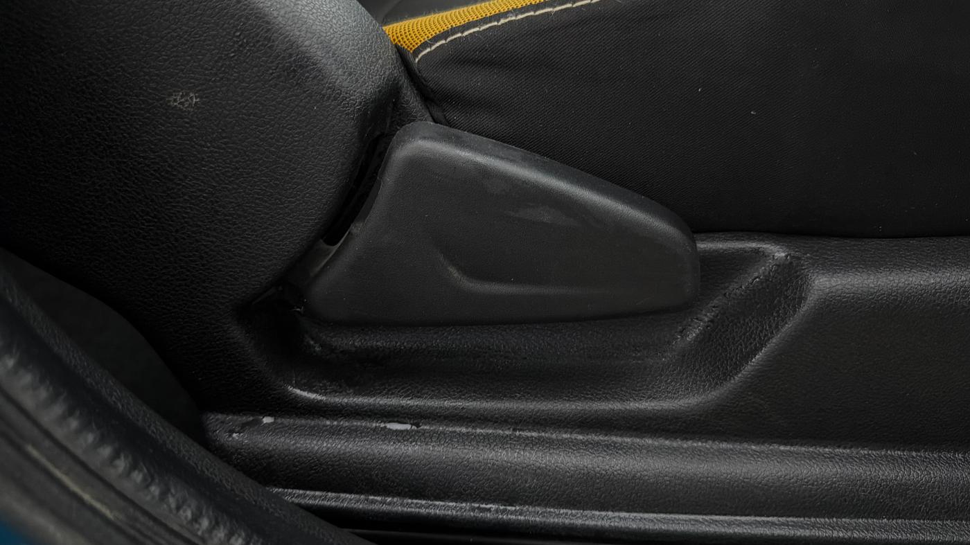 2022 Renault Kwid CLIMBER AMT 1.0, Petrol, Automatic, 13,923 km, Driver Side Adjustment Panel