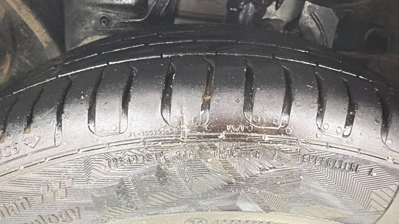 2019 Ford FREESTYLE TITANIUM 1.2 PETROL, Petrol, Manual, 35,863 km, Left Front Tyre Tread