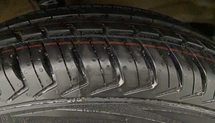 2018 Maruti Wagon R 1.0 LXI CNG (O), CNG, Manual, 25,765 km, Left Front Tyre Tread