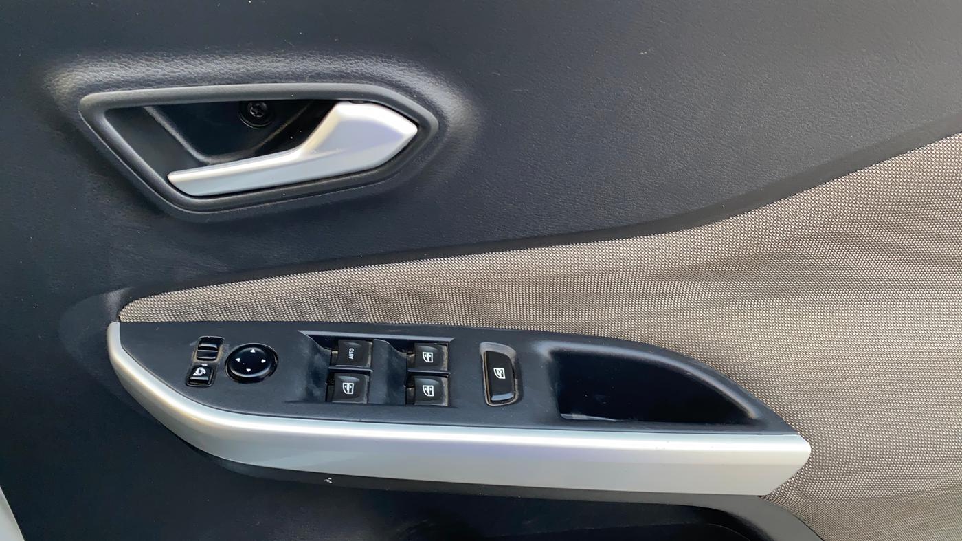 2021 Nissan MAGNITE XL, Petrol, Manual, 38,250 km, Driver Side Door Panels Control
