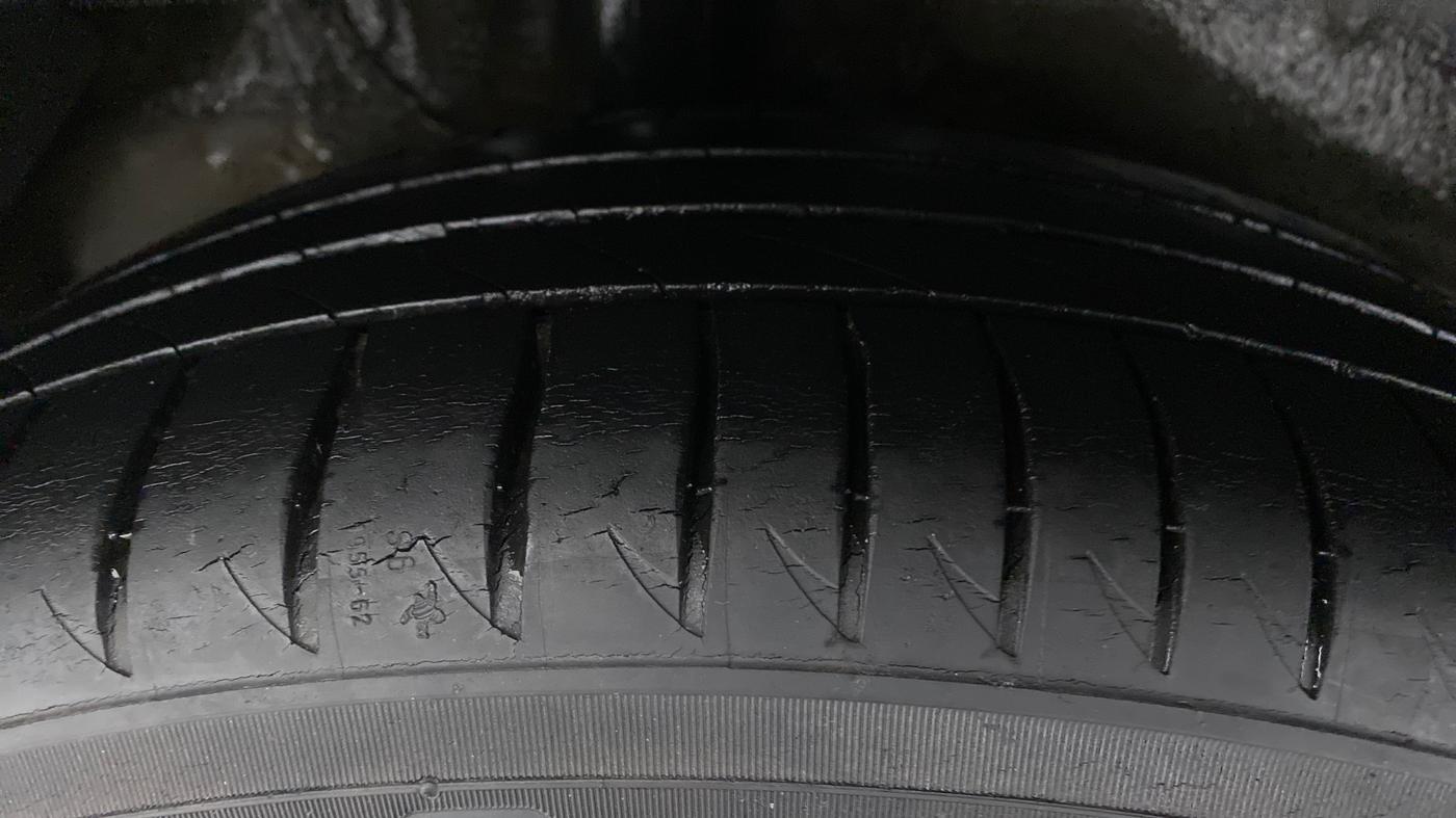 2017 Honda WR-V 1.2 i-VTEC VX MT, Petrol, Manual, 39,354 km, Right Rear Tyre Tread