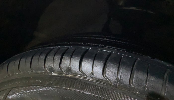 2015 Hyundai Xcent S 1.2, Petrol, Manual, 64,065 km, Right Front Tyre Tread