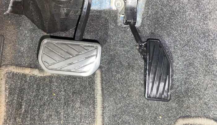 2022 Maruti XL6 ALPHA AT, Petrol, Automatic, 63,393 km, Pedals