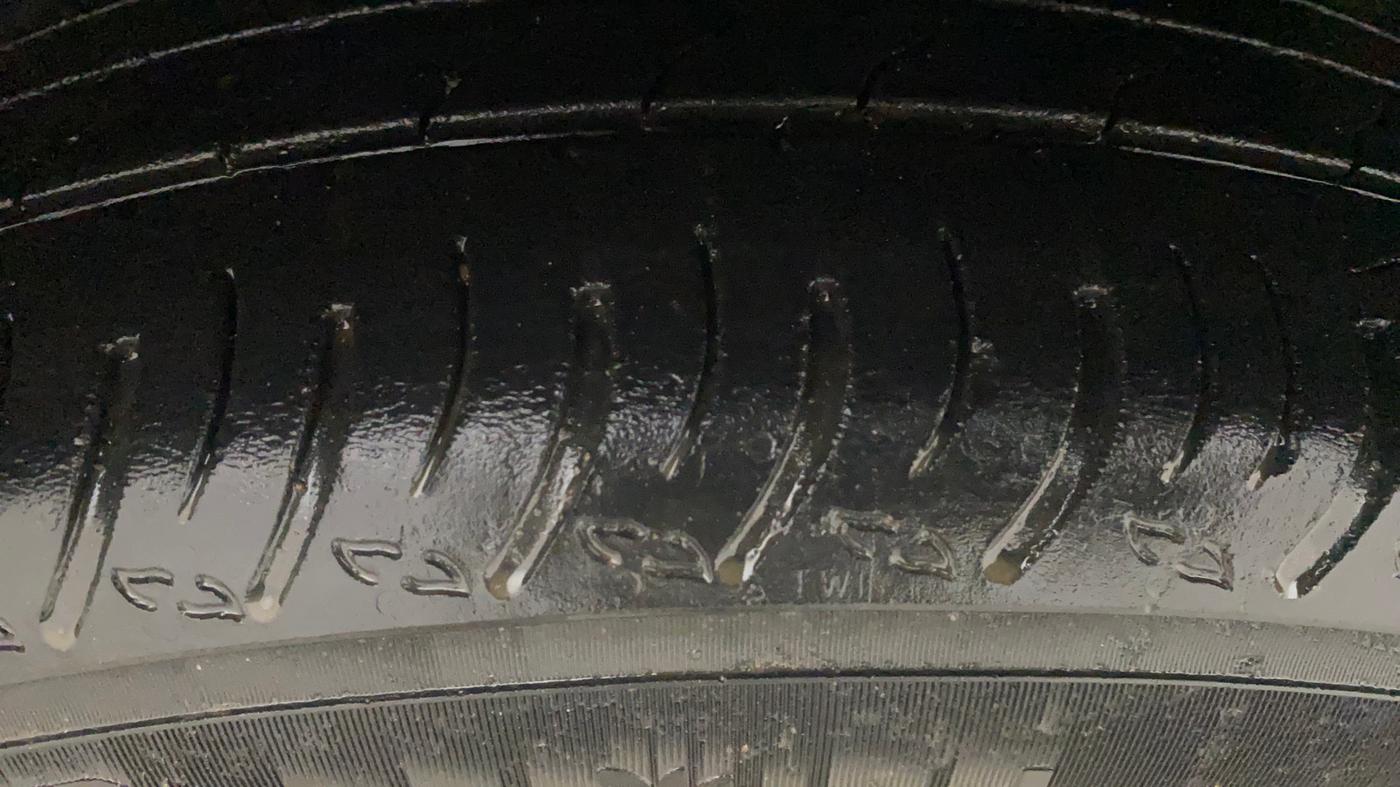 2022 Maruti XL6 ALPHA AT, Petrol, Automatic, 63,393 km, Left Rear Tyre Tread