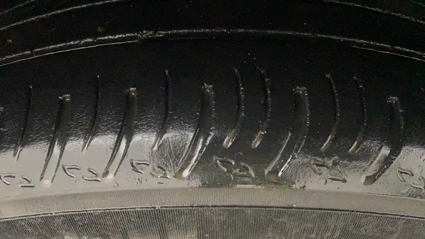 2022 Maruti XL6 ALPHA AT, Petrol, Automatic, 63,393 km, Right Front Tyre Tread