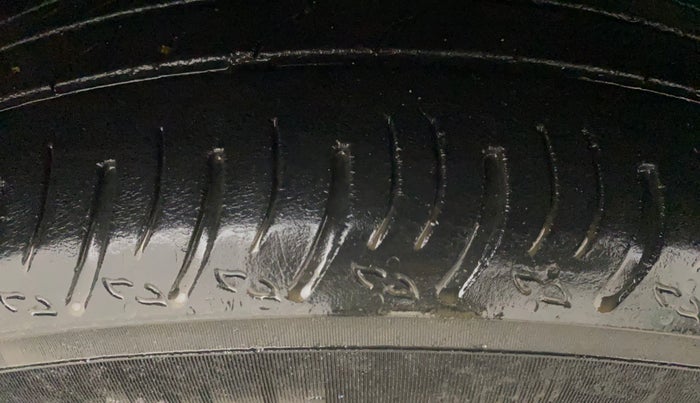 2022 Maruti XL6 ALPHA AT, Petrol, Automatic, 63,393 km, Right Front Tyre Tread