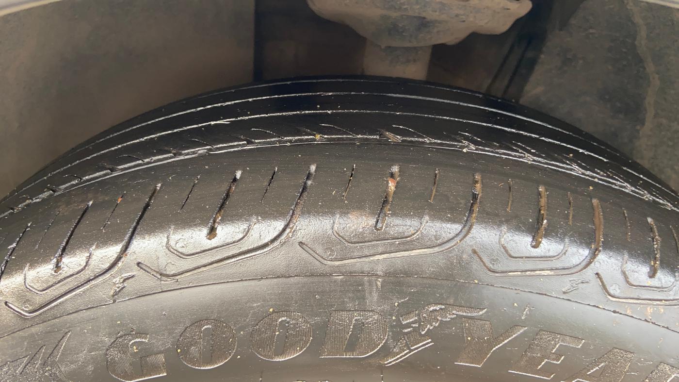 2021 Skoda KUSHAQ STYLE 1.0L TSI AT, Petrol, Automatic, 41,889 km, Left Front Tyre Tread