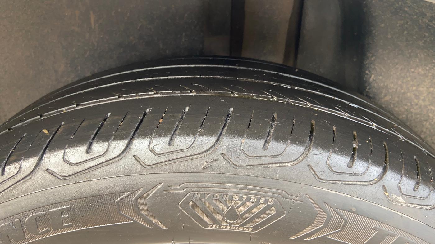 2021 Skoda KUSHAQ STYLE 1.0L TSI AT, Petrol, Automatic, 41,889 km, Left Rear Tyre Tread