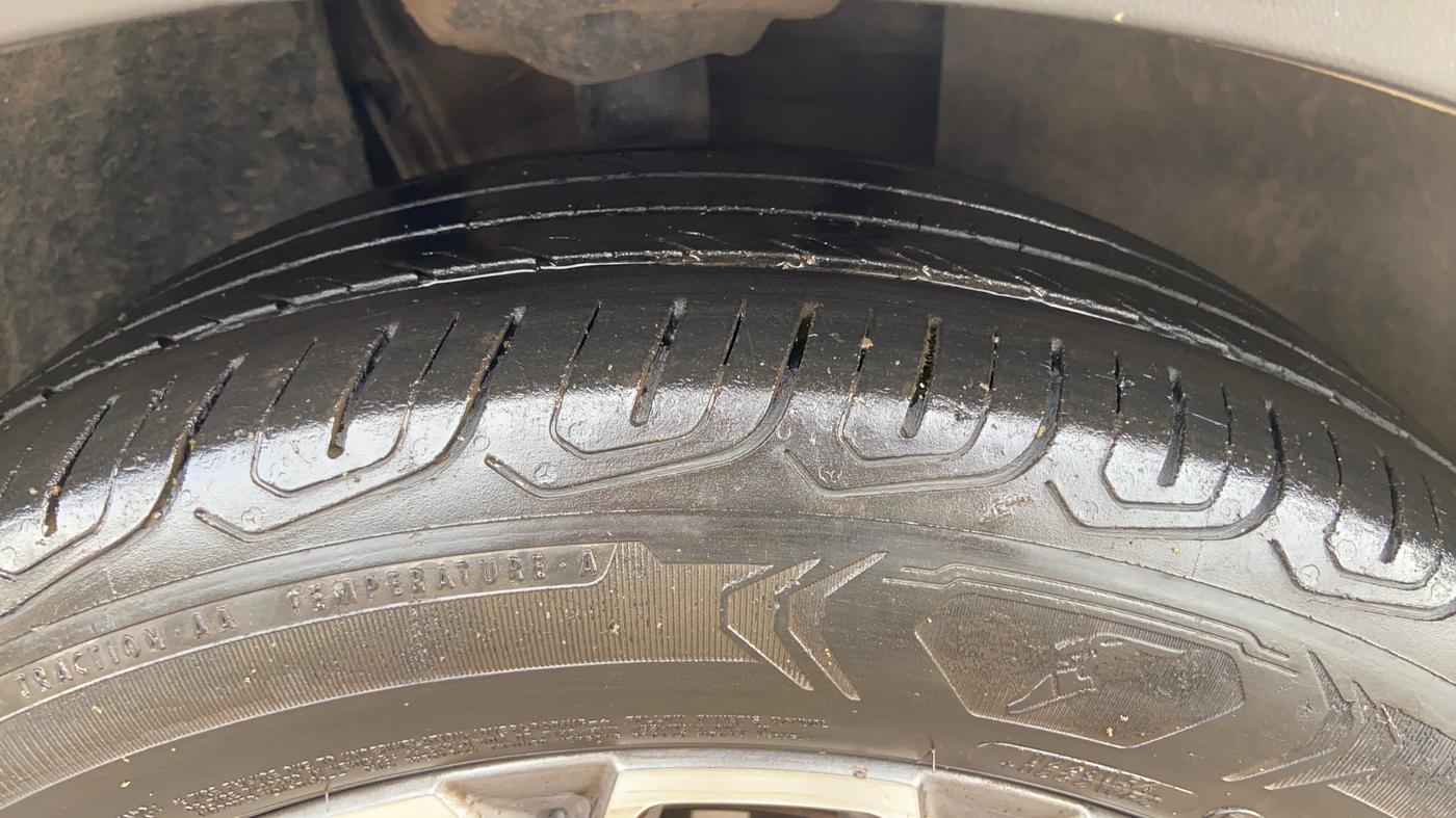 2021 Skoda KUSHAQ STYLE 1.0L TSI AT, Petrol, Automatic, 41,889 km, Right Front Tyre Tread