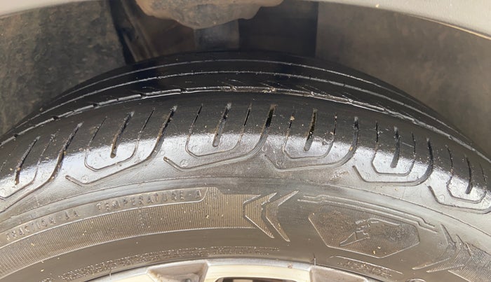 2021 Skoda KUSHAQ STYLE 1.0L TSI AT, Petrol, Automatic, 41,854 km, Right Front Tyre Tread