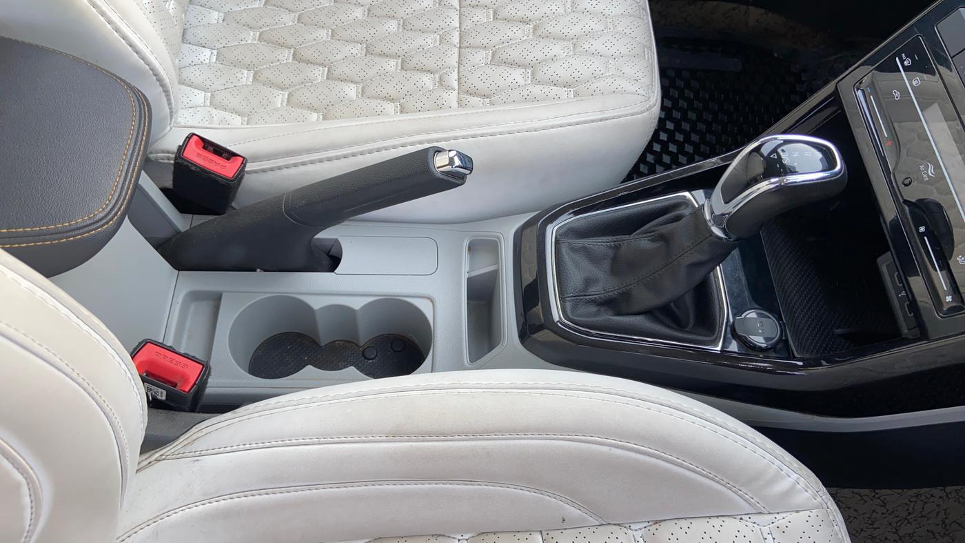 2021 Skoda KUSHAQ STYLE 1.0L TSI AT, Petrol, Automatic, 41,889 km, Gear Lever
