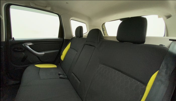 2014 Renault Duster 85 PS RXE DIESEL ADVENTURE, Diesel, Manual, 81,549 km, Right Side Rear Door Cabin