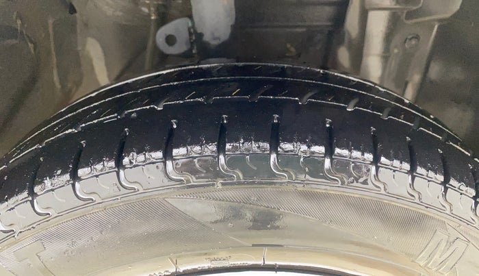 2015 Datsun Go T, Petrol, Manual, 1,22,106 km, Right Front Tyre Tread