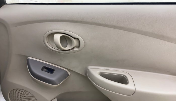 2015 Datsun Go T, Petrol, Manual, 1,22,106 km, Driver Side Door Panels Control