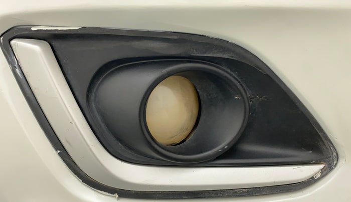 2015 Maruti Swift VDI ABS, Diesel, Manual, 1,17,890 km, Right fog light - Not fixed properly