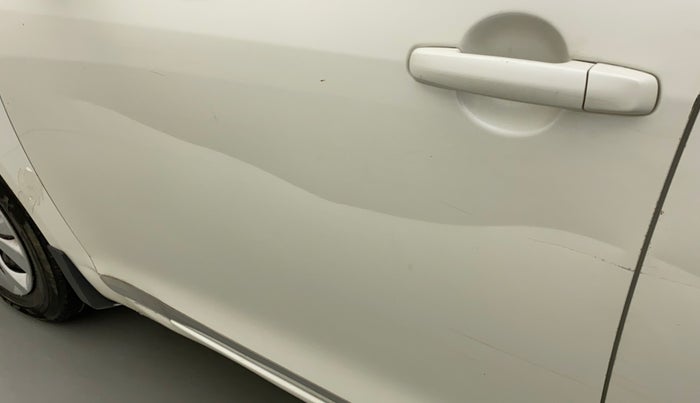 2015 Maruti Swift VDI ABS, Diesel, Manual, 1,17,890 km, Front passenger door - Slightly dented