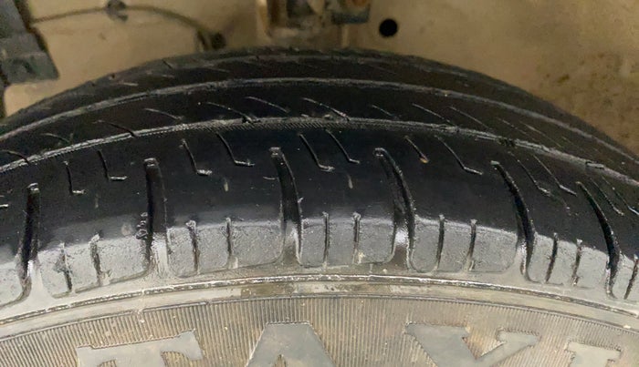 2015 Maruti Swift VDI ABS, Diesel, Manual, 1,17,890 km, Left Front Tyre Tread