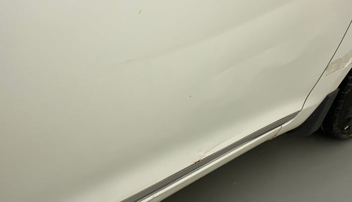 2015 Maruti Swift VDI ABS, Diesel, Manual, 1,17,890 km, Driver-side door - Minor scratches