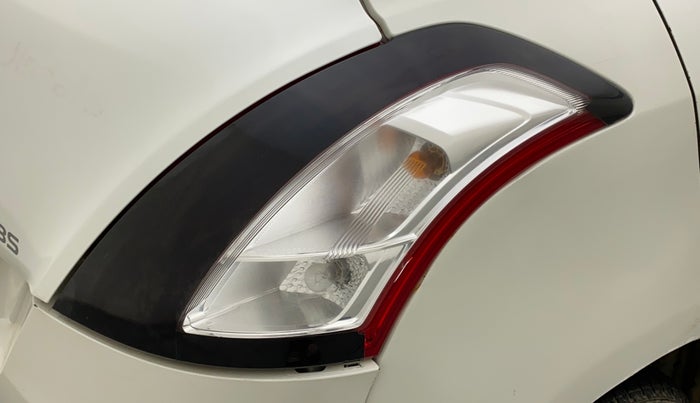 2015 Maruti Swift VDI ABS, Diesel, Manual, 1,17,890 km, Right tail light - Minor damage