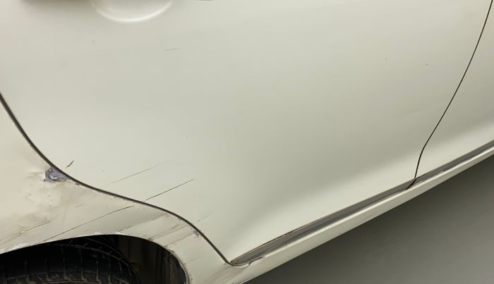 2015 Maruti Swift VDI ABS, Diesel, Manual, 1,17,890 km, Right rear door - Minor scratches