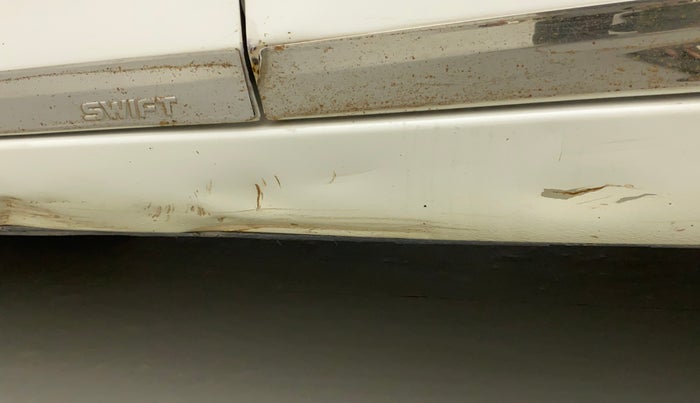 2015 Maruti Swift VDI ABS, Diesel, Manual, 1,17,890 km, Left running board - Minor scratches