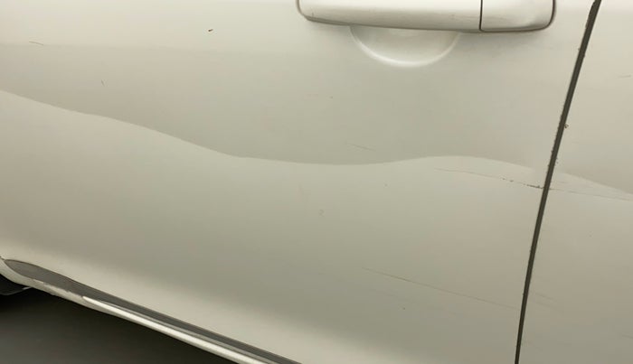 2015 Maruti Swift VDI ABS, Diesel, Manual, 1,17,890 km, Front passenger door - Minor scratches
