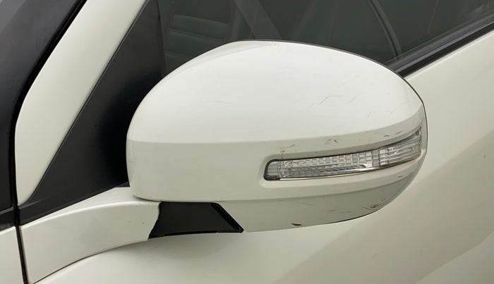 2015 Maruti Swift VDI ABS, Diesel, Manual, 1,17,890 km, Left rear-view mirror - Indicator light not working