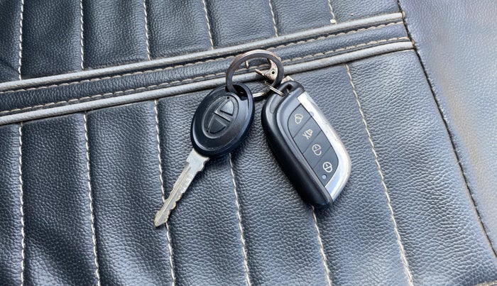 2018 Tata Tiago XM PETROL, Petrol, Manual, 83,861 km, Key Close Up