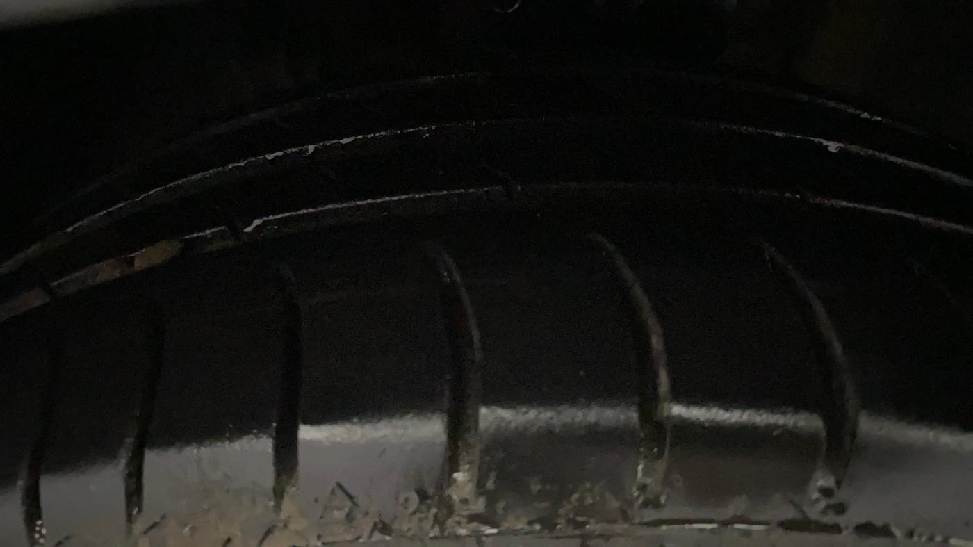 2016 Volkswagen Ameo HIGHLINE PLUS 1.5L AT 16 ALLOY, Diesel, Automatic, 1,07,334 km, Left Front Tyre Tread