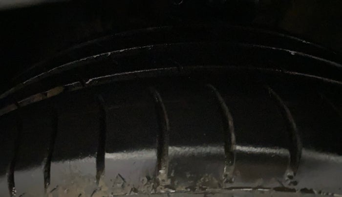 2016 Volkswagen Ameo HIGHLINE PLUS 1.5L AT 16 ALLOY, Diesel, Automatic, 1,07,334 km, Left Front Tyre Tread