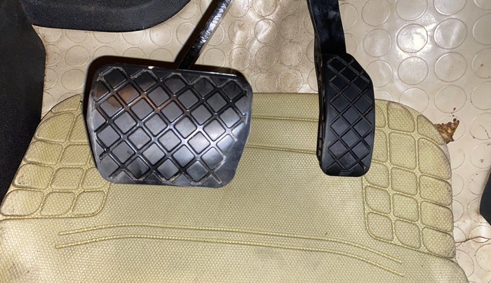 2016 Volkswagen Ameo HIGHLINE PLUS 1.5L AT 16 ALLOY, Diesel, Automatic, 1,07,334 km, Pedals