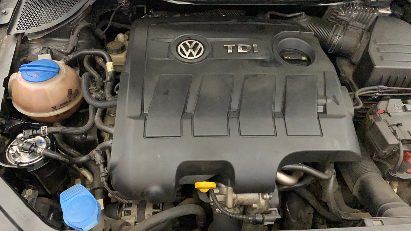 2016 Volkswagen Ameo HIGHLINE PLUS 1.5L AT 16 ALLOY, Diesel, Automatic, 1,07,334 km, Engine View - Right