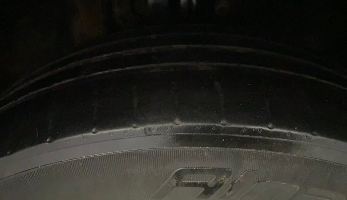 2016 Volkswagen Ameo HIGHLINE PLUS 1.5L AT 16 ALLOY, Diesel, Automatic, 1,07,334 km, Right Front Tyre Tread