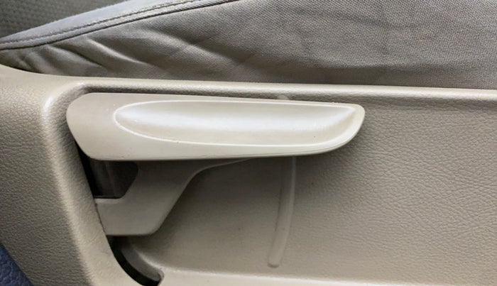 2016 Volkswagen Ameo HIGHLINE PLUS 1.5L AT 16 ALLOY, Diesel, Automatic, 1,07,334 km, Driver Side Adjustment Panel