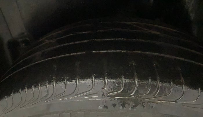 2016 Volkswagen Ameo HIGHLINE PLUS 1.5L AT 16 ALLOY, Diesel, Automatic, 1,07,334 km, Left Rear Tyre Tread