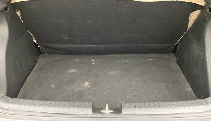 2016 Hyundai Elite i20 MAGNA 1.2, Petrol, Manual, 63,722 km, Boot Inside