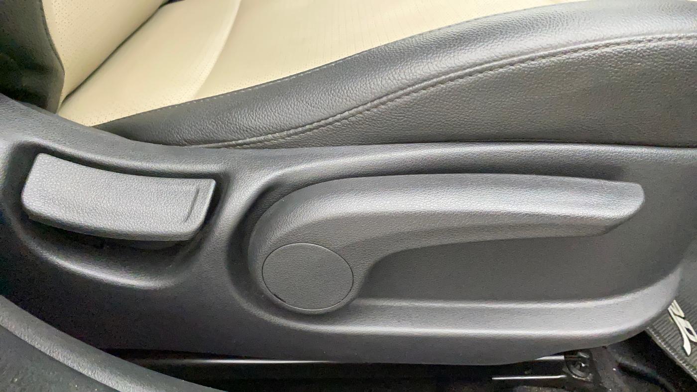 2019 Hyundai Verna 1.6 VTVT SX (O) AT, Petrol, Automatic, 26,671 km, Driver Side Adjustment Panel