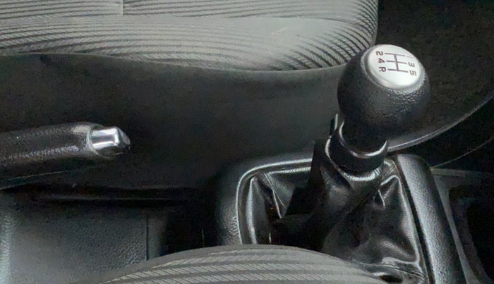 2012 Maruti Swift ZXI, Petrol, Manual, 62,316 km, Gear Lever