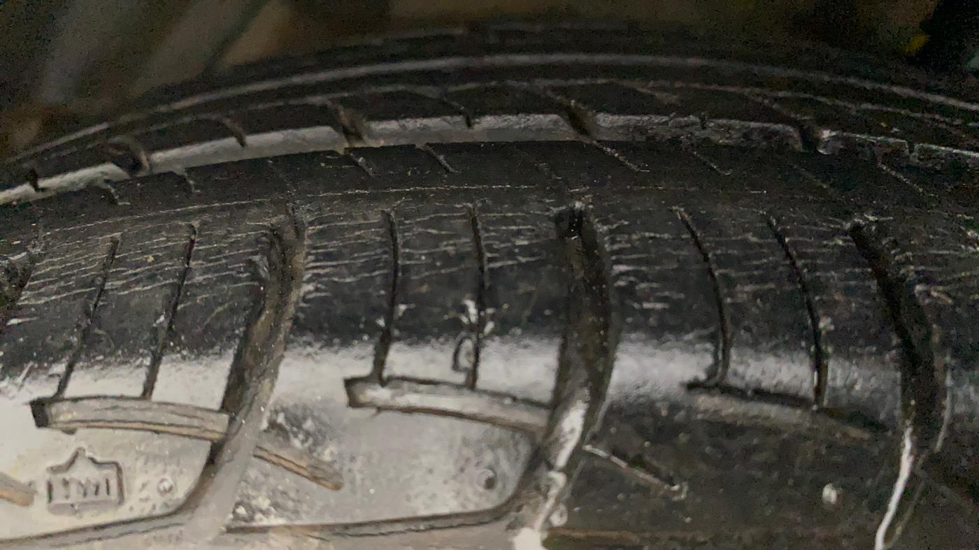2012 Maruti Swift ZXI, Petrol, Manual, 62,316 km, Left Front Tyre Tread