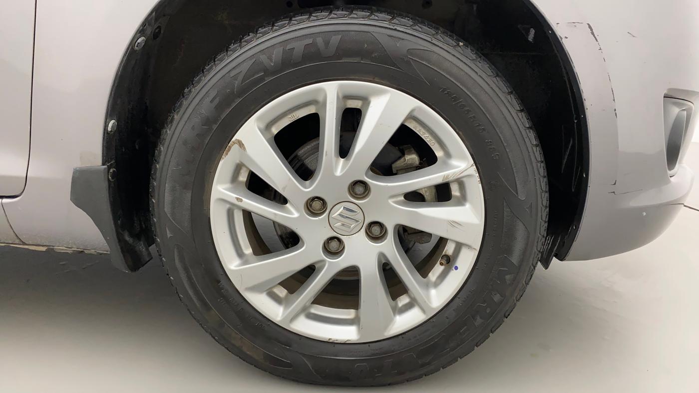 2012 Maruti Swift ZXI, Petrol, Manual, 62,316 km, Right Front Wheel