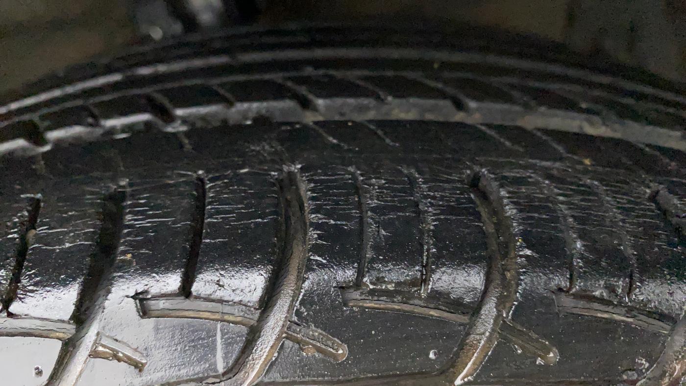 2012 Maruti Swift ZXI, Petrol, Manual, 62,316 km, Right Front Tyre Tread