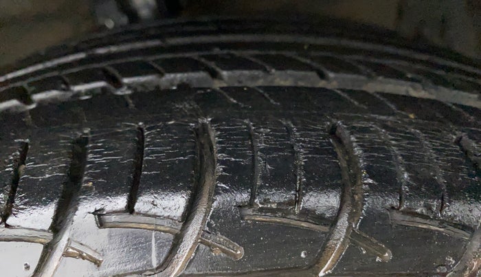 2012 Maruti Swift ZXI, Petrol, Manual, 62,316 km, Right Front Tyre Tread