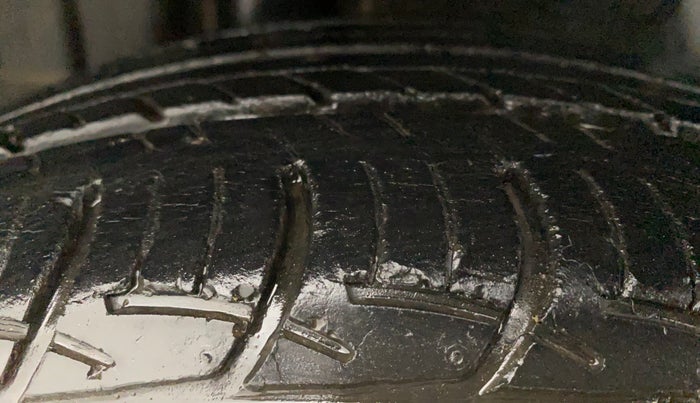 2012 Maruti Swift ZXI, Petrol, Manual, 62,316 km, Right Rear Tyre Tread