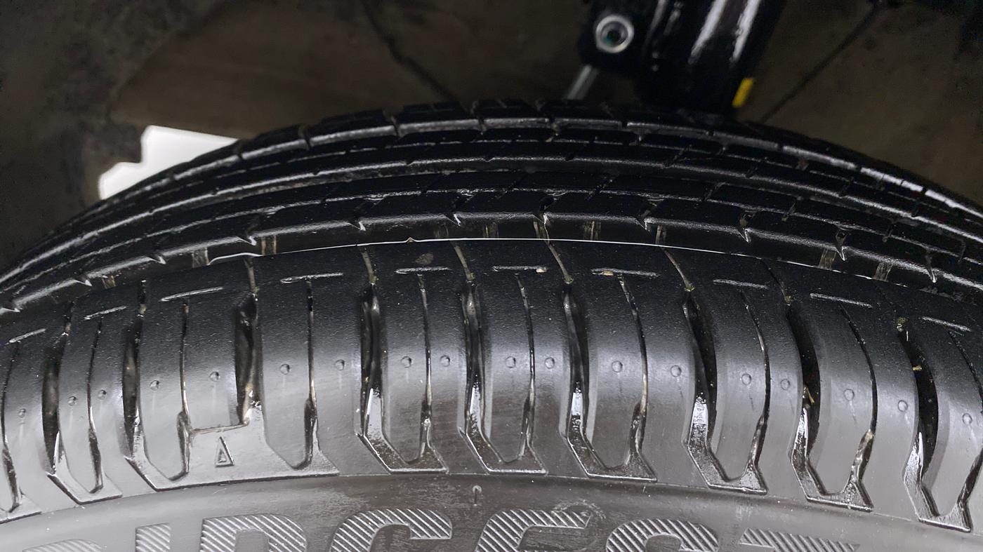 2017 Maruti Dzire VXI, Petrol, Manual, 37,536 km, Left Front Tyre Tread